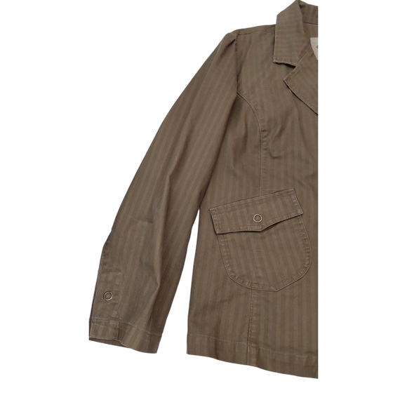 Women's Elegant Stripped Olive Blazer - Picture 4 of 7